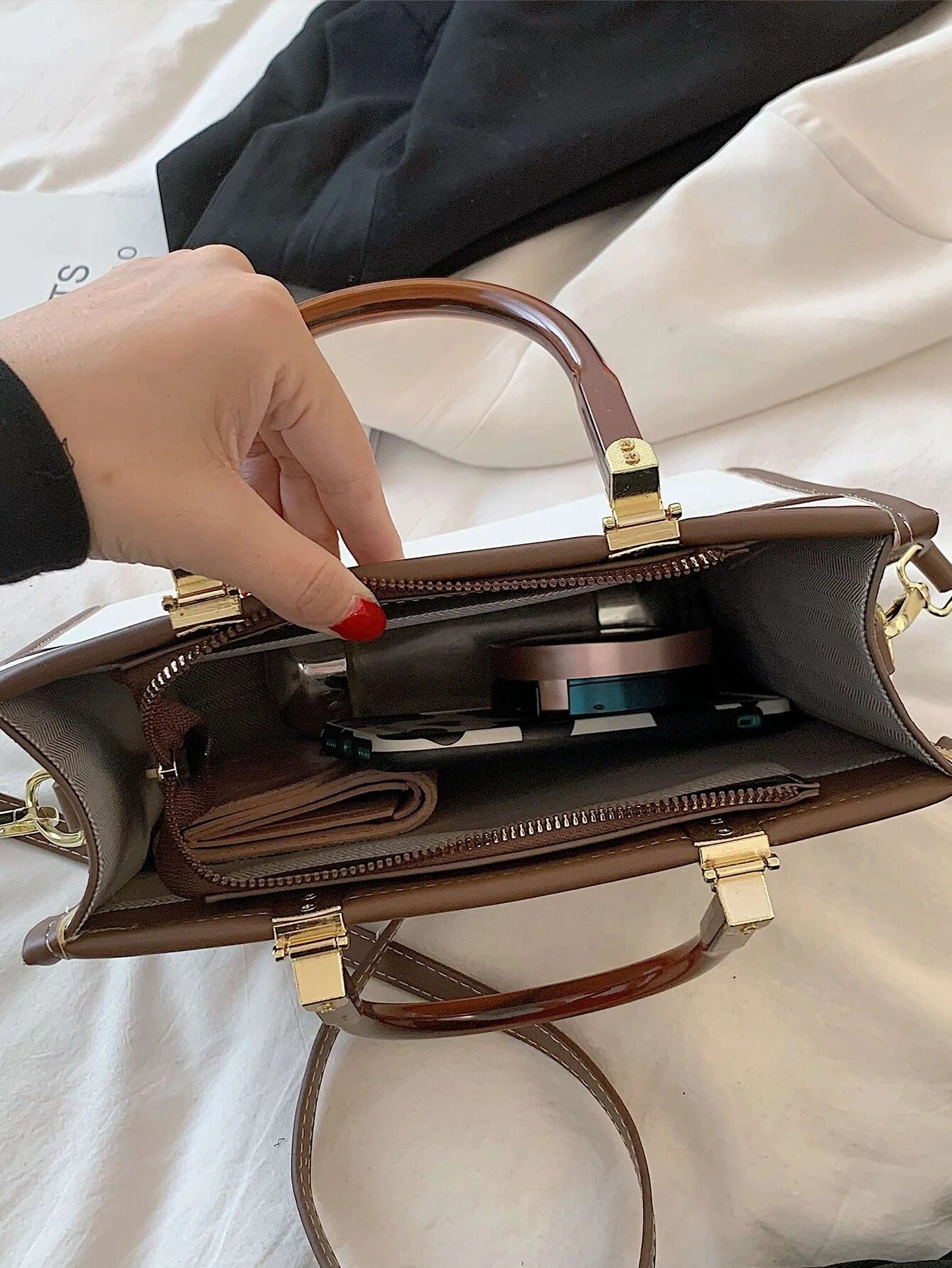 شنطه ابيض نسائية شنط وحقائب شنط