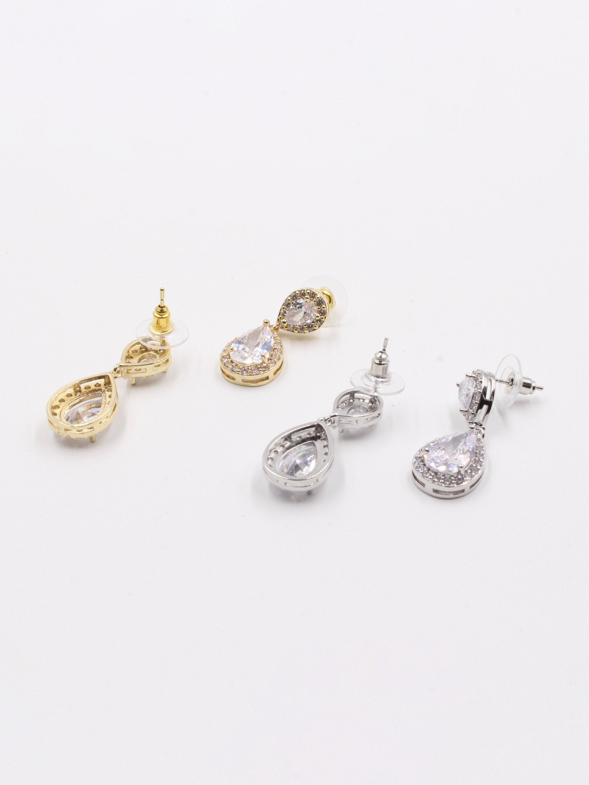 حلق زركون دمعة حلق متوفر 2 لون