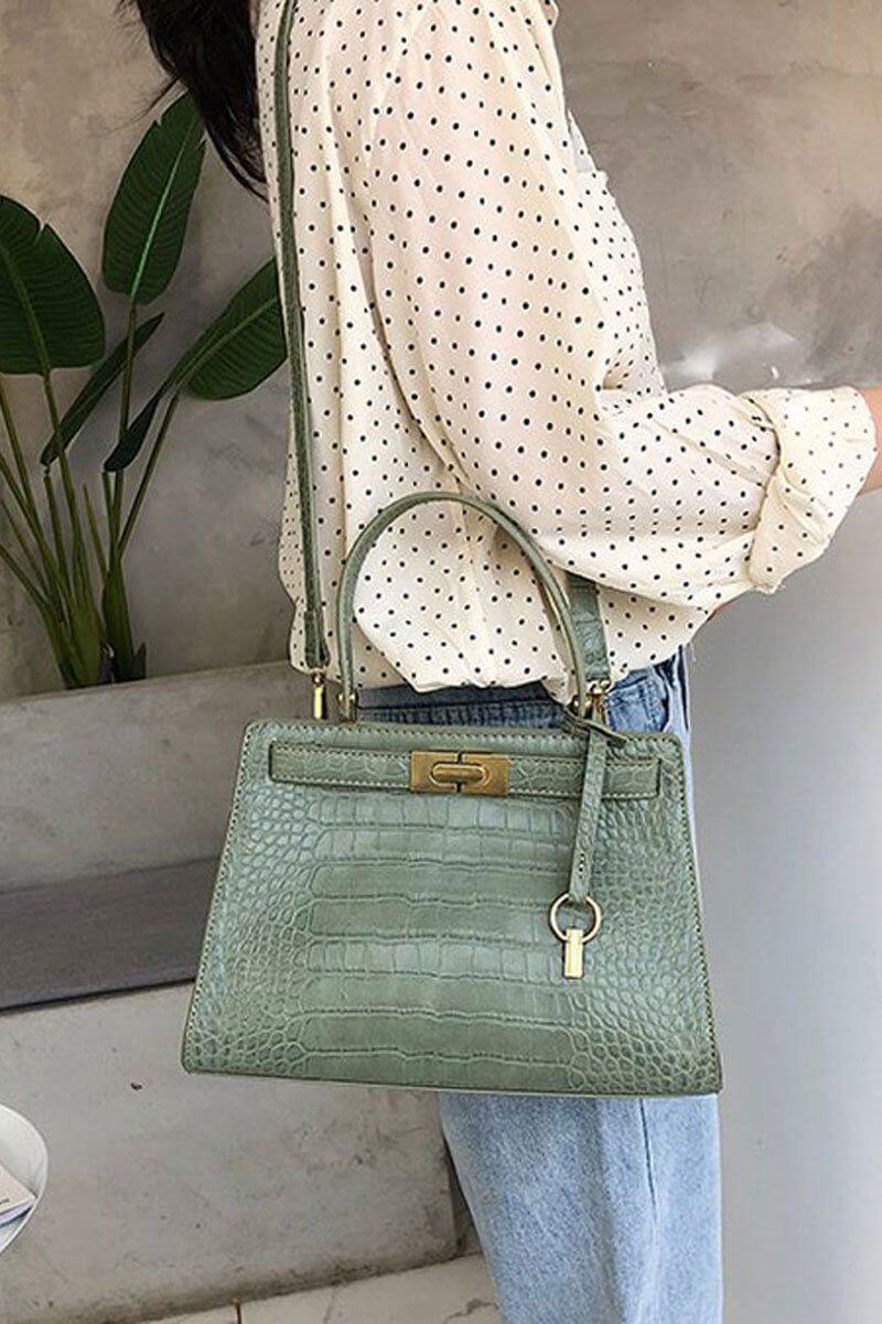 حقيبة جلديه انيقة متوسطة الحجم شنط وحقائب شنط