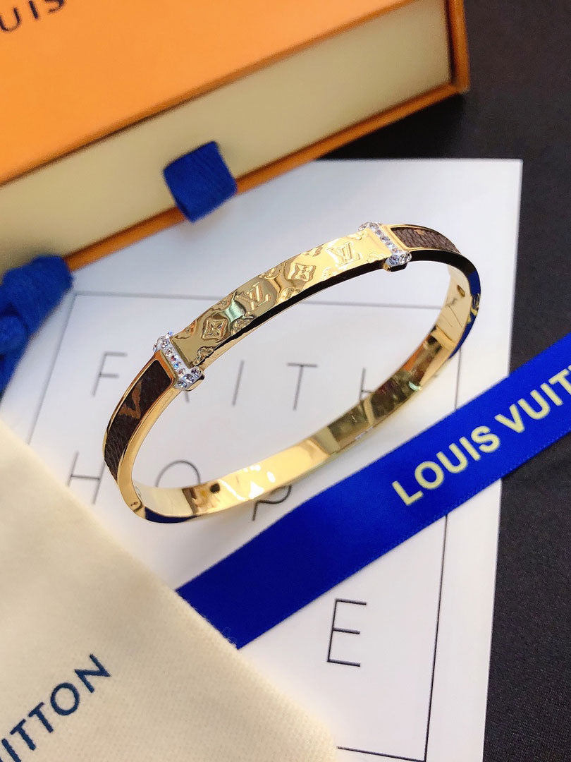 اسوارة لويس فيتون وايت لذر لوقو اسواره louis vuitton بني ذهبي