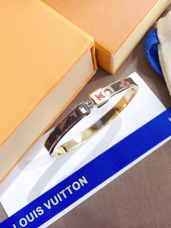 اسوارة لويس فيتون بشعار احمر اسواره louis vuitton