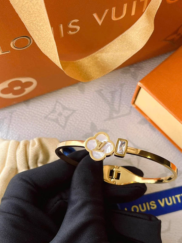 اسوارة لويس فيتون لوقو شيل ابيض اسواره louis vuitton