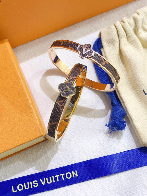 اسوارة لويس فيتون بني بشعار اسواره louis vuitton