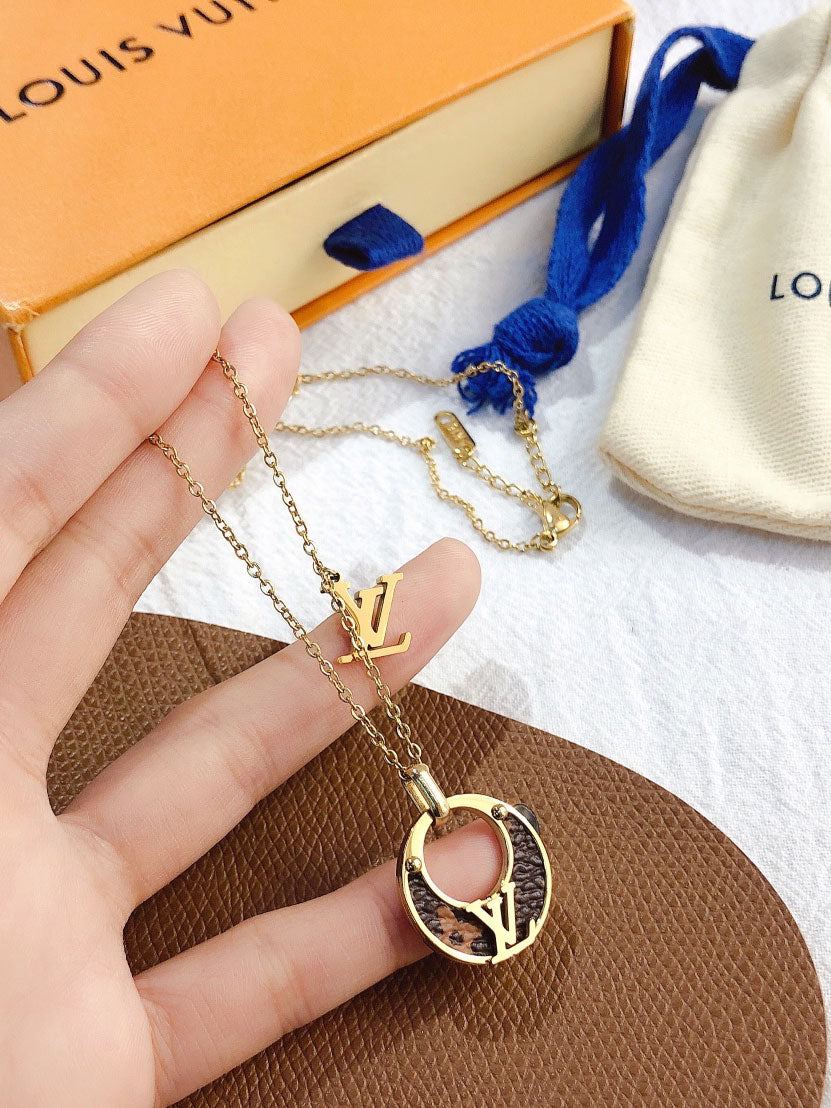 سلسال لويس فيتون مدور براون ليذر سلسال louis vuitton