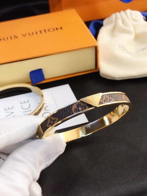 اسوارة لويس فيتون لاكشيري لوقو اسواره louis vuitton