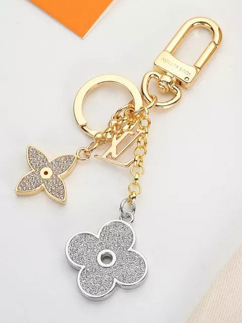 ميدالية لويس فيتون ملتي بندنت زركون ميدالية louis vuitton ذهبي