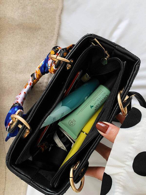 حقيبة مربعة انيقه بشارب شنط وحقائب شنط