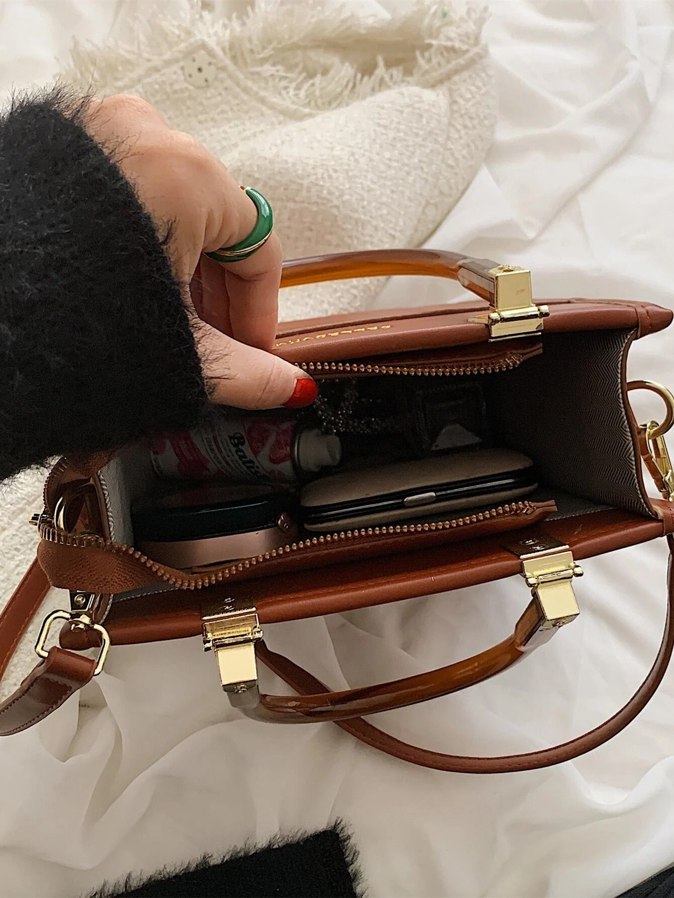 حقيبة مربعة كبيرة كوفي شنط وحقائب شنط