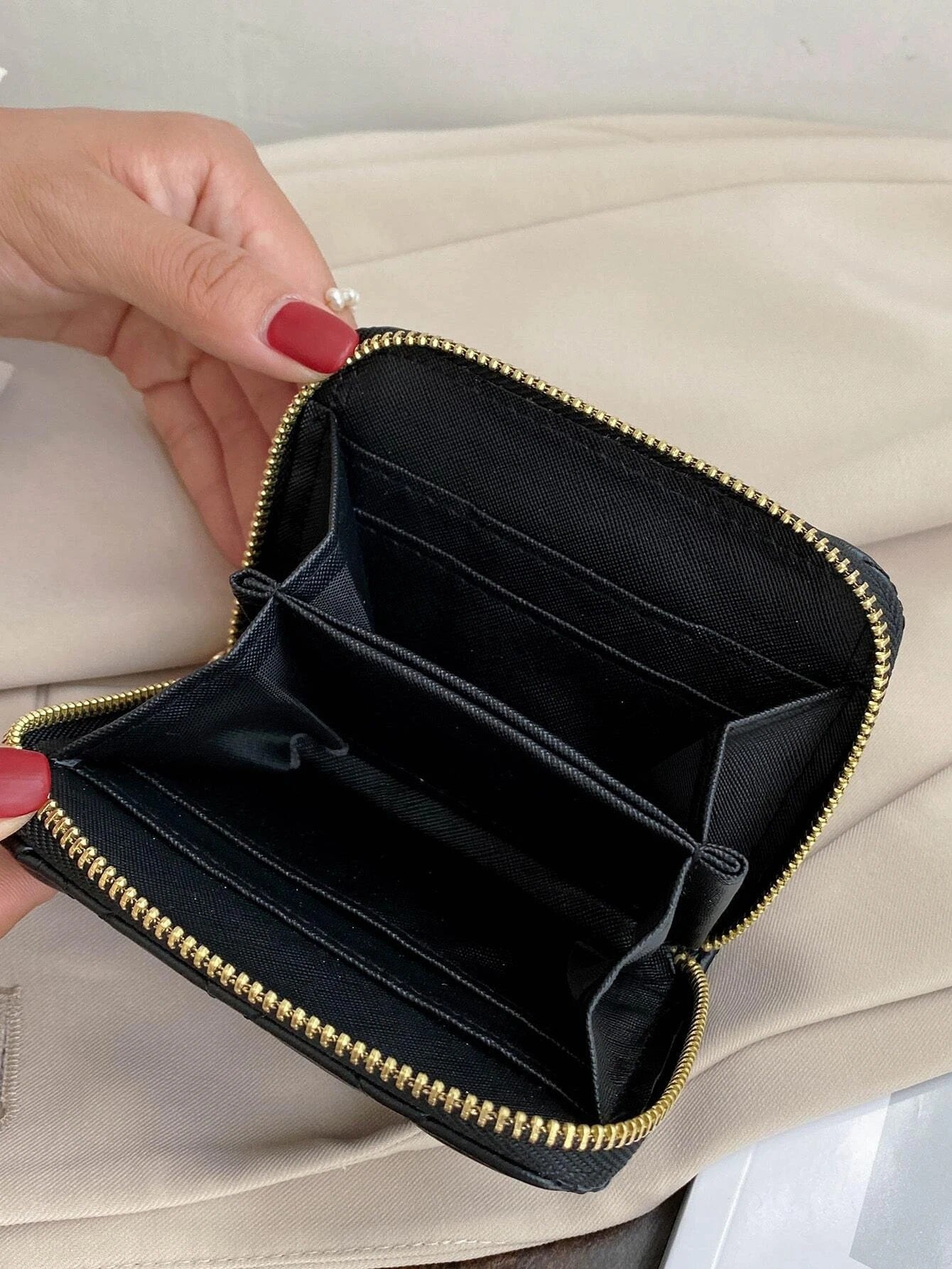 محفظة مربعات اسود محافظ بوك