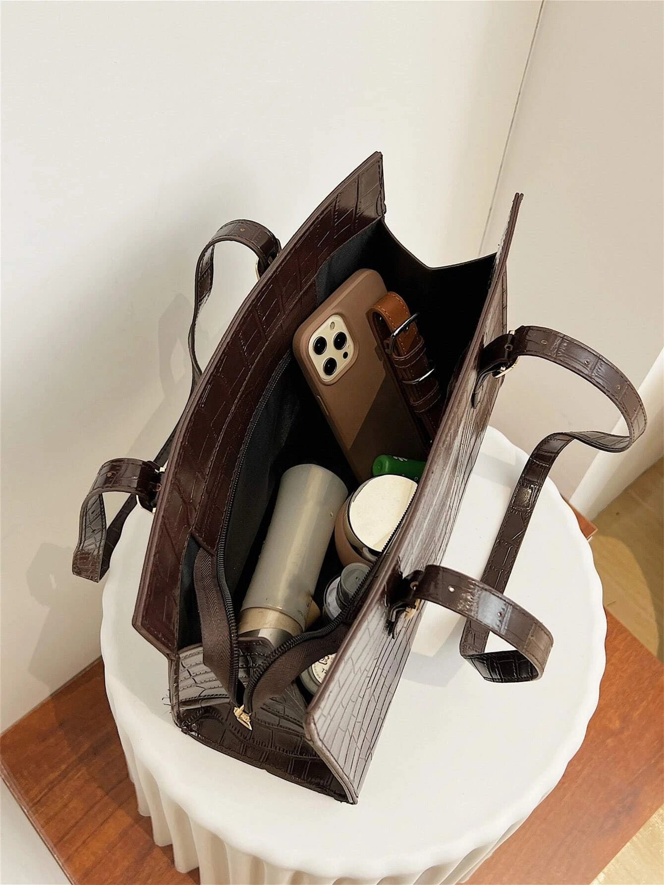 حقيبة كتف بني منقوش شنط وحقائب شنط