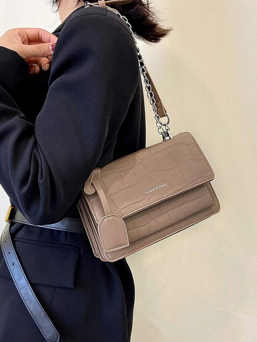 حقيبة مربعة جلد بسلسال فضي شنط وحقائب شنط