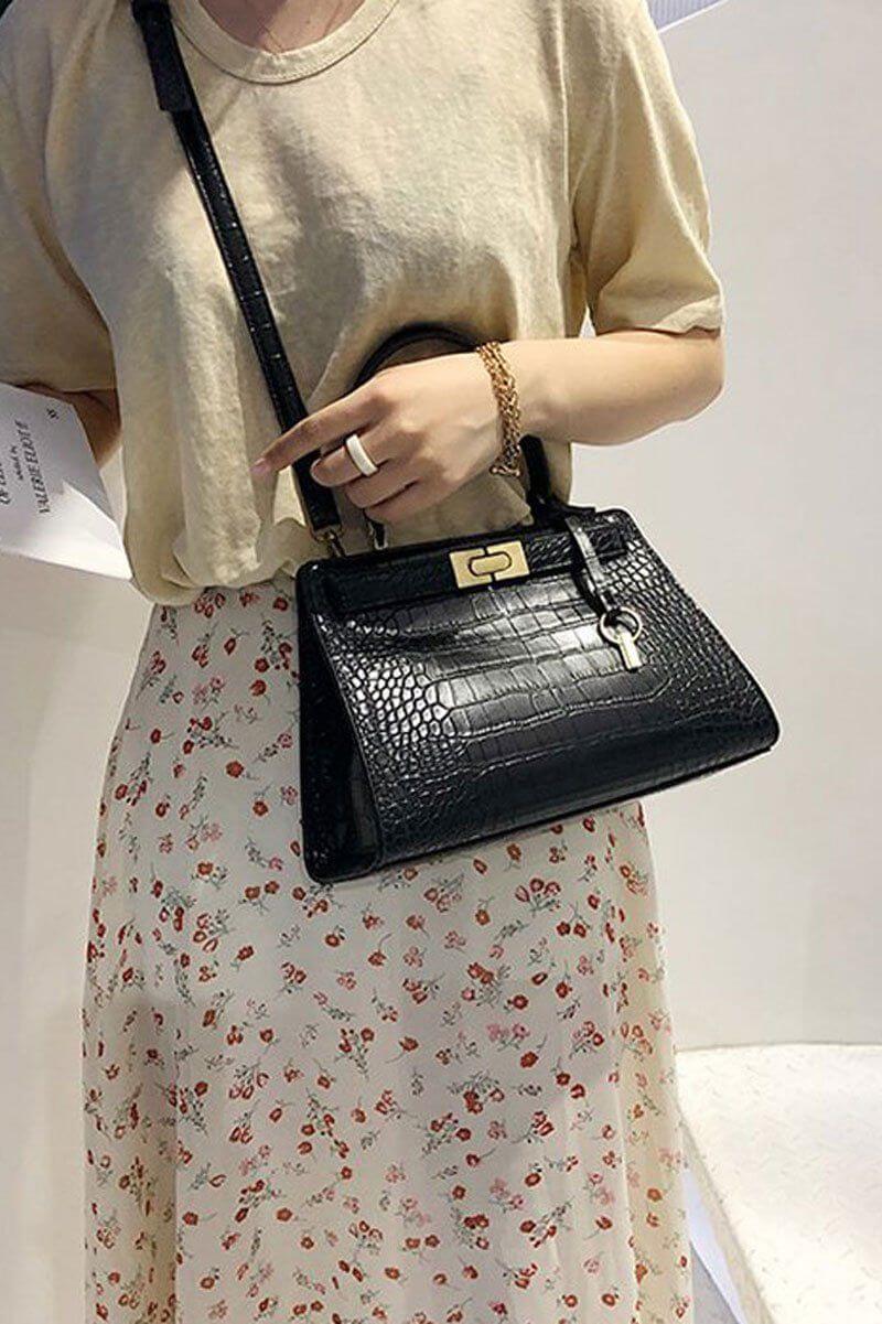 حقيبة جلديه انيقة متوسطة الحجم شنط وحقائب شنط