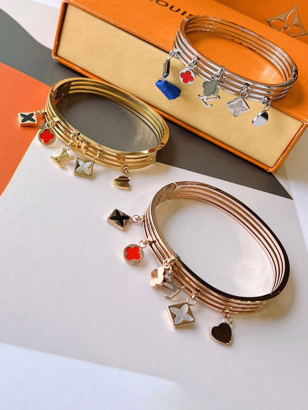 اسوارة لويس فيتون ملتي بندنت اسواره louis vuitton