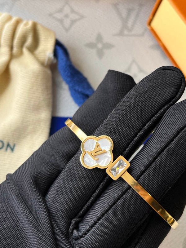 اسوارة لويس فيتون لوقو شيل ابيض اسواره louis vuitton