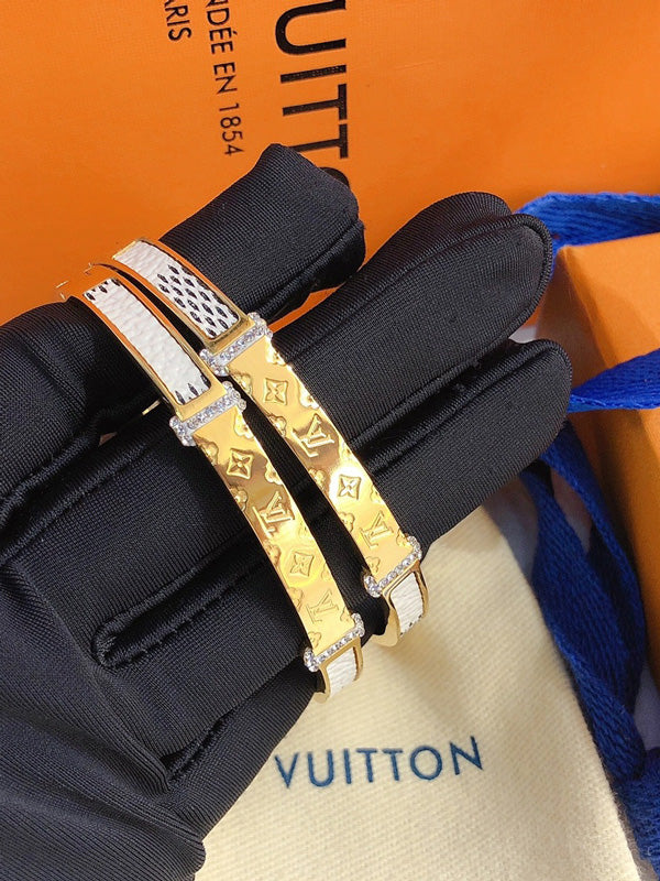 اسوارة لويس فيتون وايت لذر لوقو اسواره louis vuitton