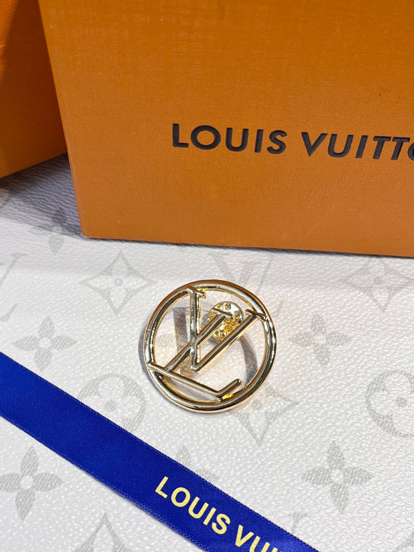 بروش ماركة لويس فيتون قولد ميتال بروش louis vuitton ذهبي