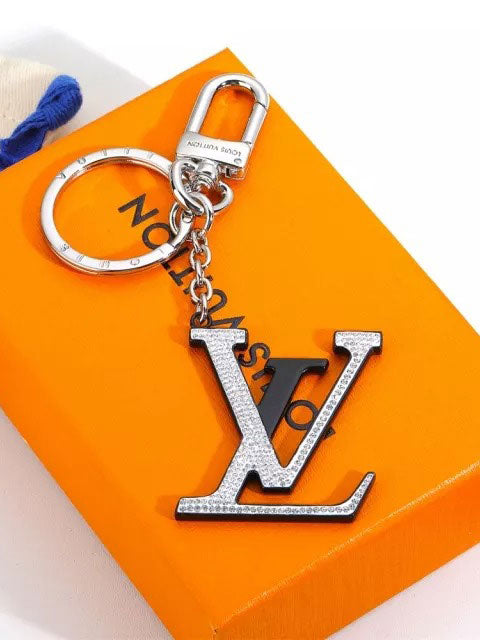 ميدالية لويس فيتون بلاك اند سلفر ميدالية louis vuitton