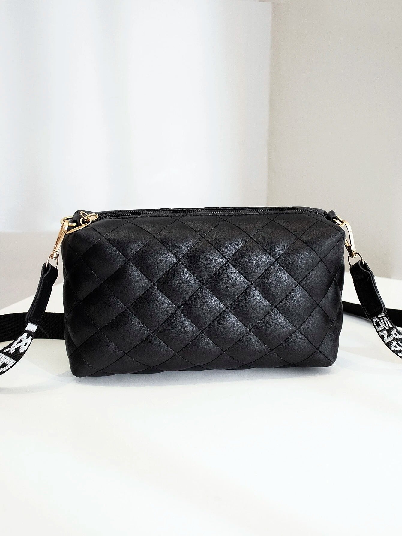 حقيبة مربعة صغيره شنط وحقائب شنط اسود