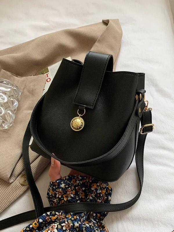 شنطة جلد اسود انيقة شنط وحقائب شنط