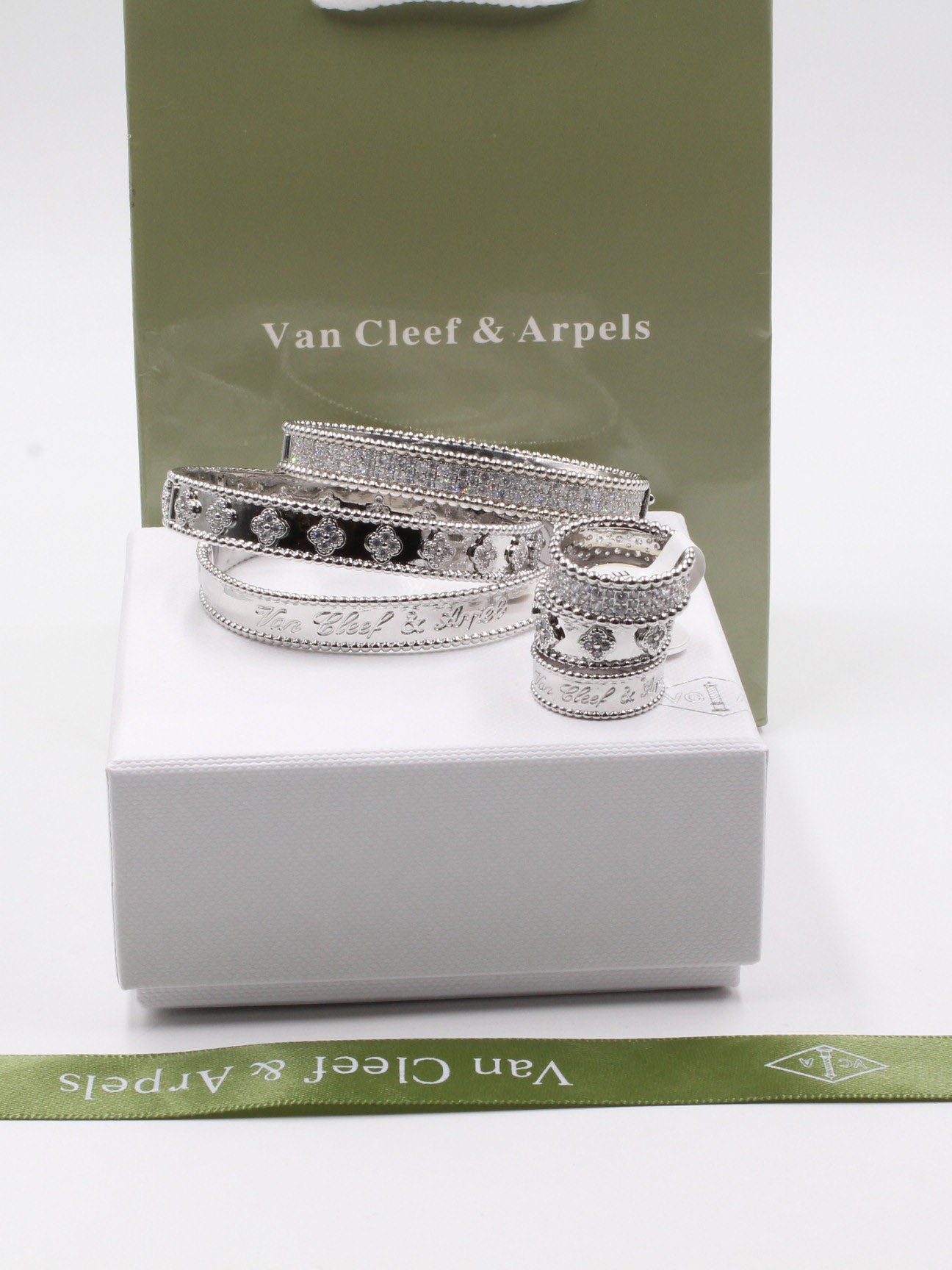 مجموعه اساور وخواتم فان كليف مرصعة زركون اسواره van cleef