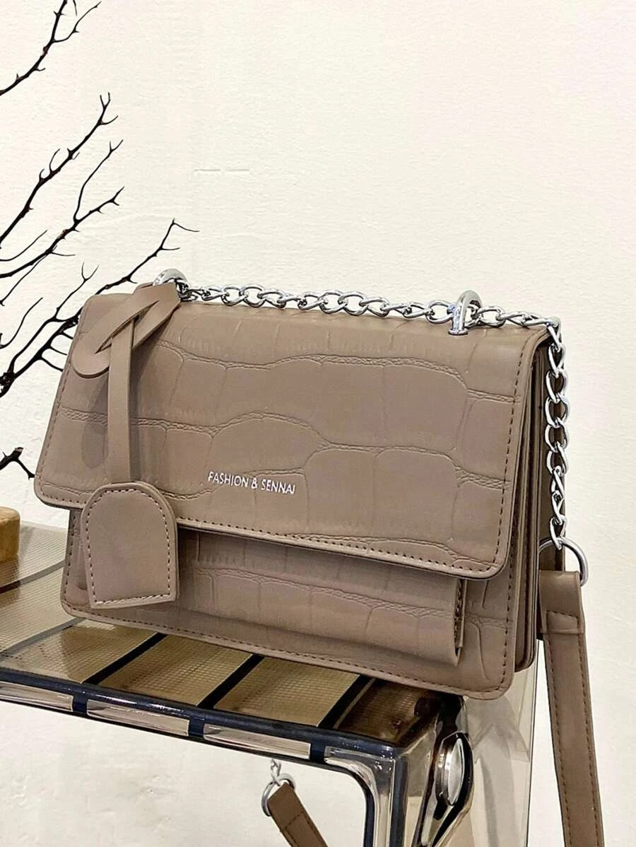 حقيبة مربعة جلد بسلسال فضي شنط وحقائب شنط بيج