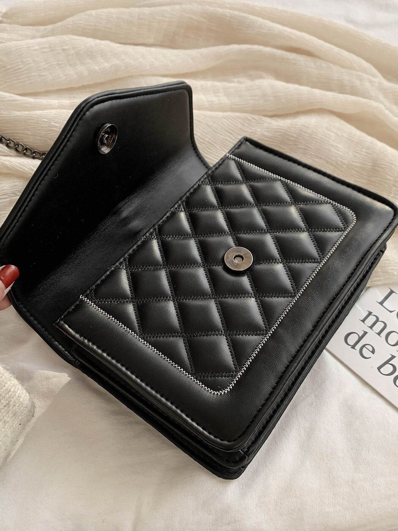 حقيبة سوداء وذ بلاك تشين شنط وحقائب شنط