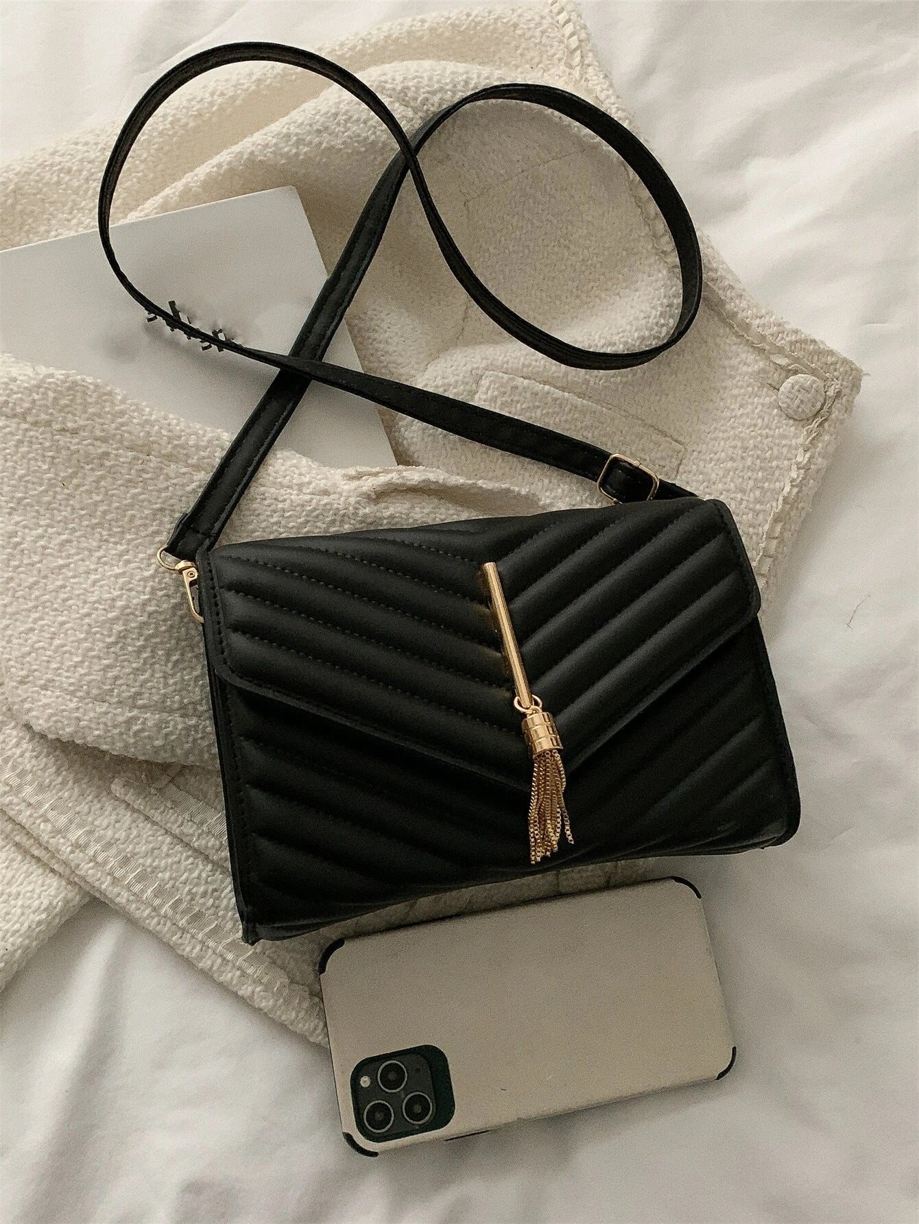 حقيبة مربع بسلساله ذهبية شنط وحقائب شنط