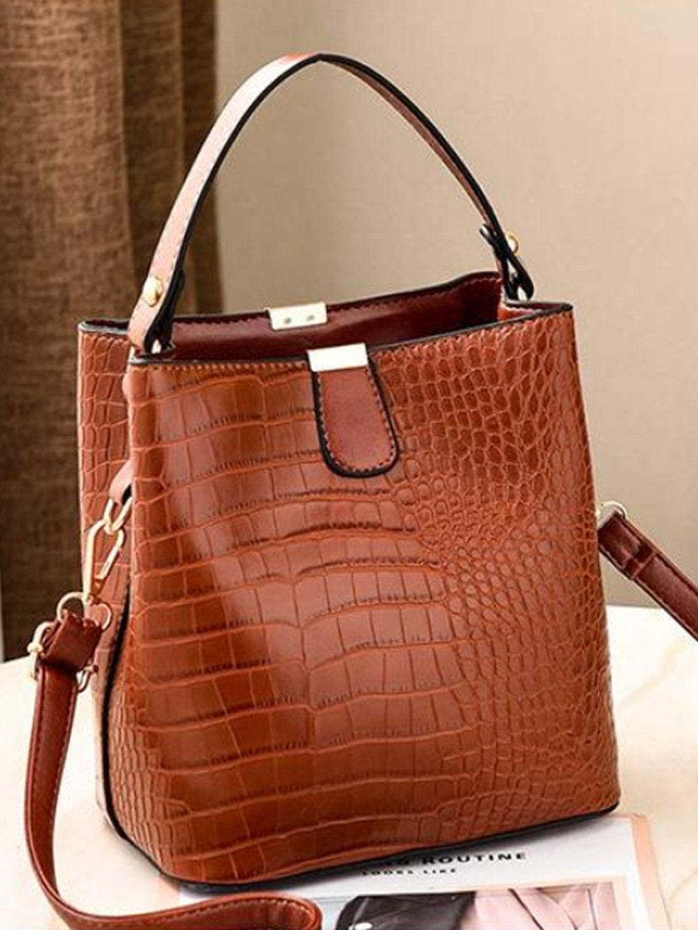 شنطة جلد تمساح شنط وحقائب شنط بني