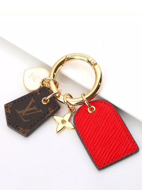 ميدالية لويس فيتون رد لذر ميدالية louis vuitton