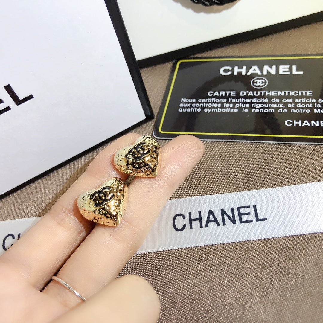 حلق شانيل هارت لوقو حلق chanel