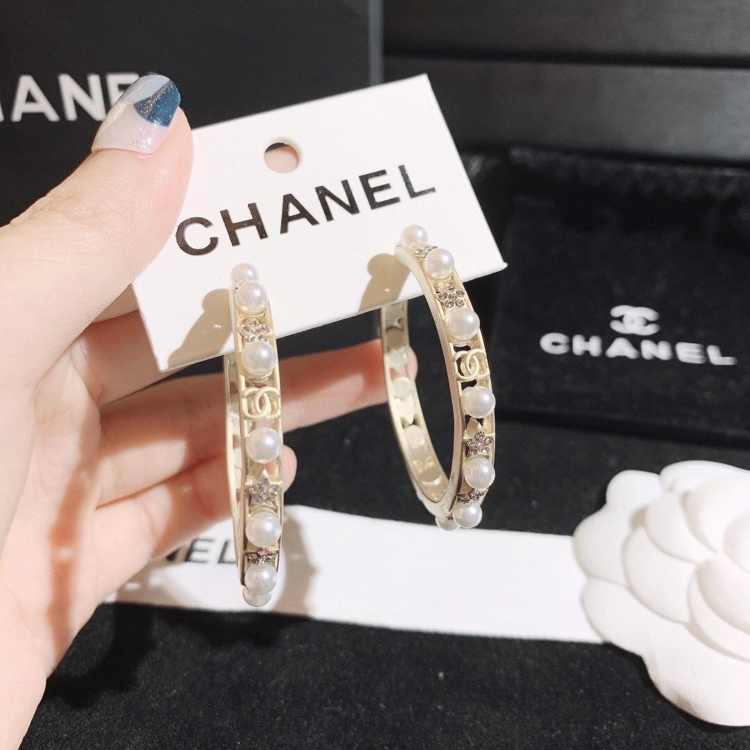 حلق شانيل كبير مدور لوقو بيرل حلق chanel