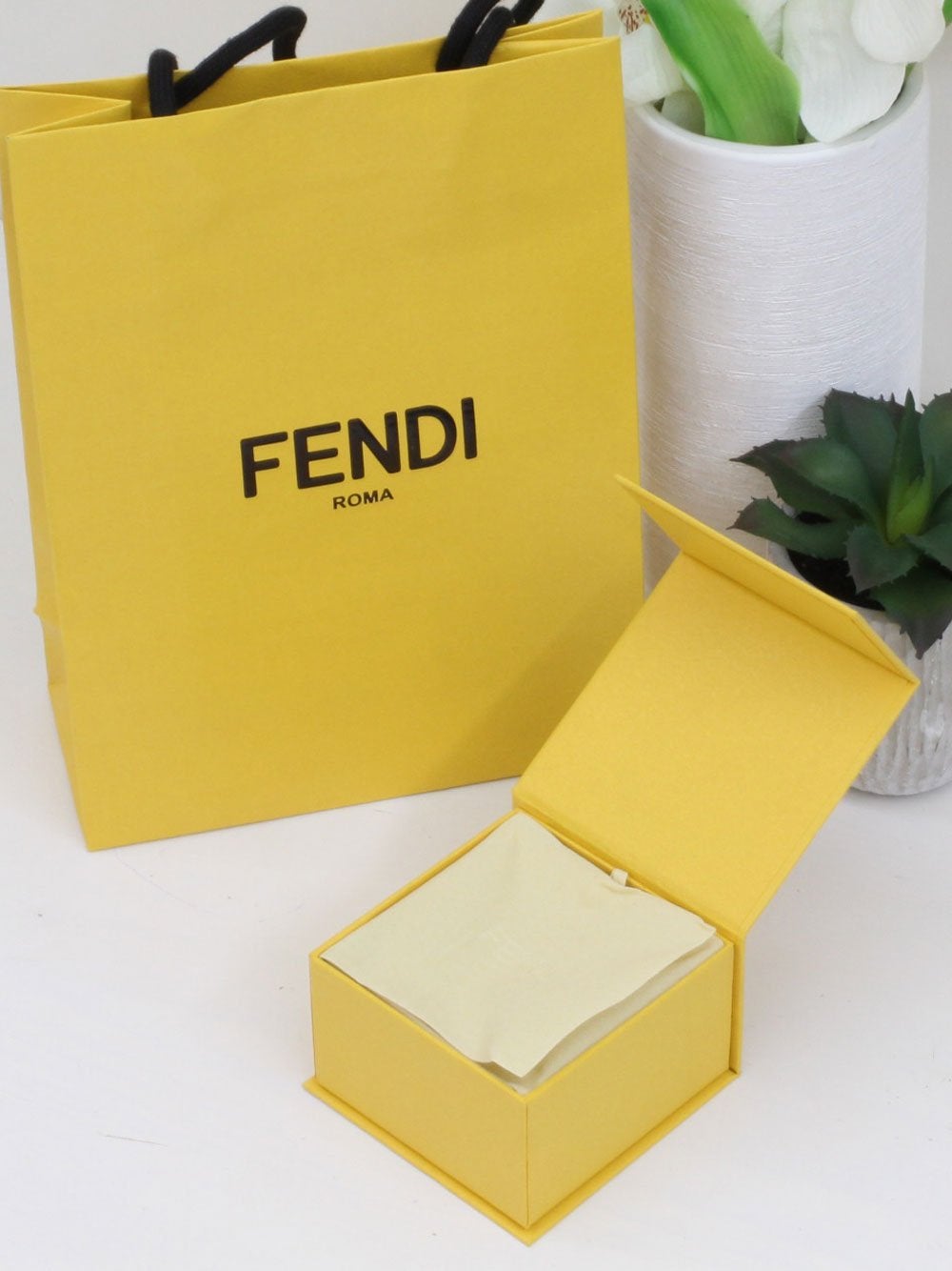 ملحقات فندي الاصلية هدايا fendi