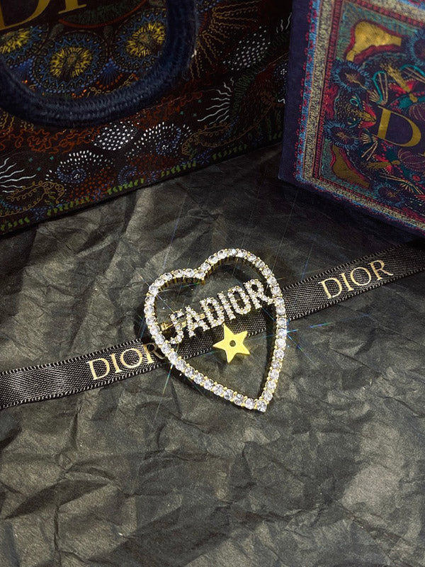 بروش ماركة ديور قلب بروش dior