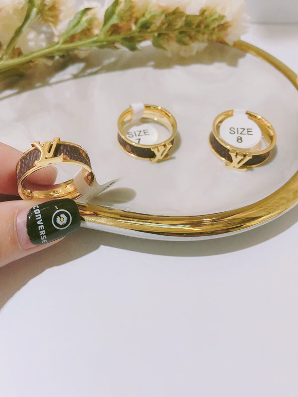 خاتم لويس فيتون براون لوقو خواتم louis vuitton ذهبي 6