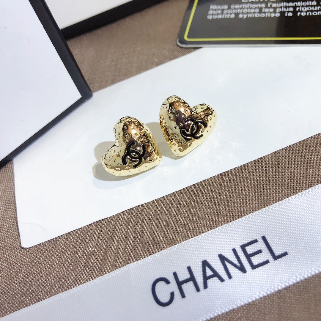 حلق شانيل هارت لوقو حلق chanel ذهبي