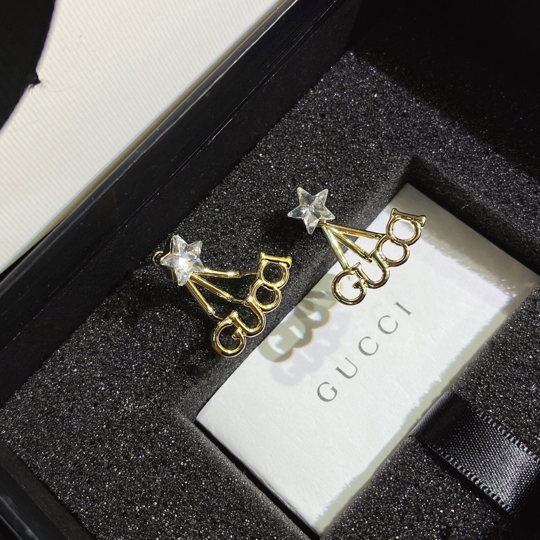 حلق قوتشي ستار سايد لوقو حلق gucci ذهبي