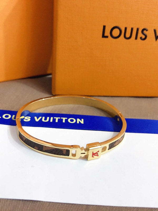 اسوارة لويس فيتون بشعار احمر اسواره louis vuitton