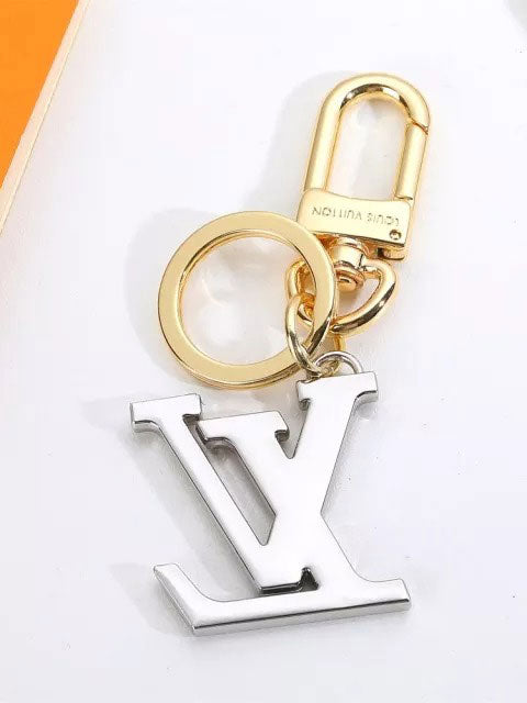 ميدالية ال في ذهبي وفضي ميدالية louis vuitton