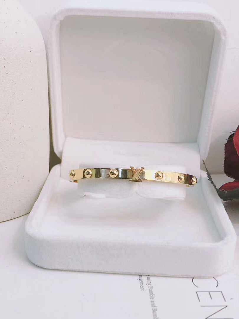 اساور لويس فيتون بانقل قولد لوقو اسواره louis vuitton