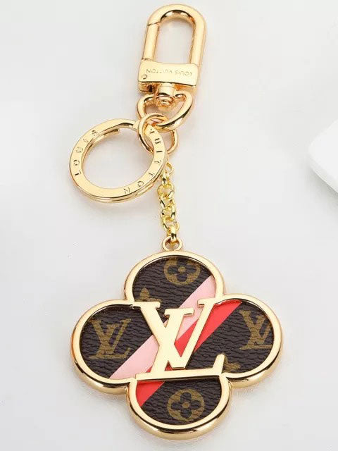 ميدالية لويس فيتون براون فلاور ميدالية louis vuitton