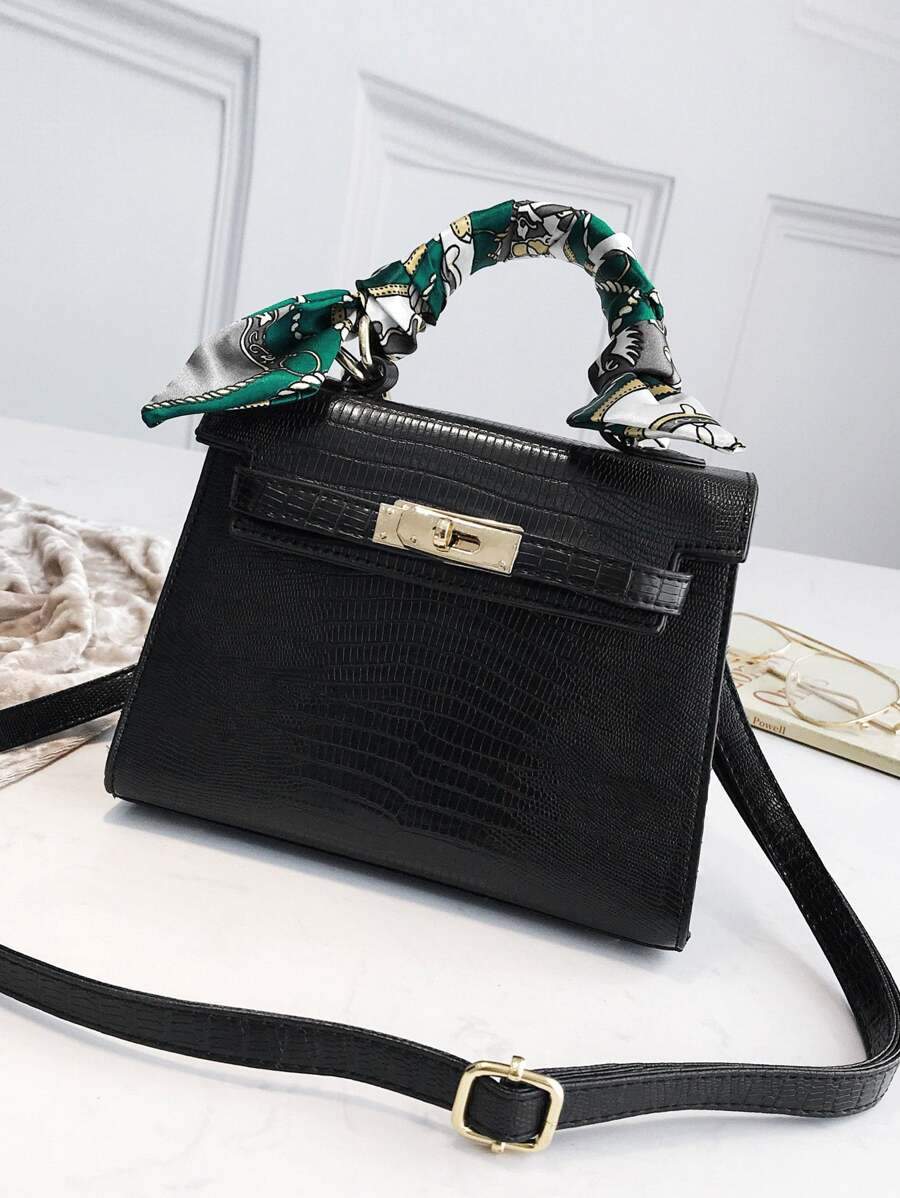 شنطة جلدية بقفل معدن ذهبي متوسطة الحجم شنط وحقائب شنط