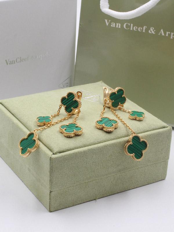 فان كليف حلق وردات صدف طبيعي حلق van cleef