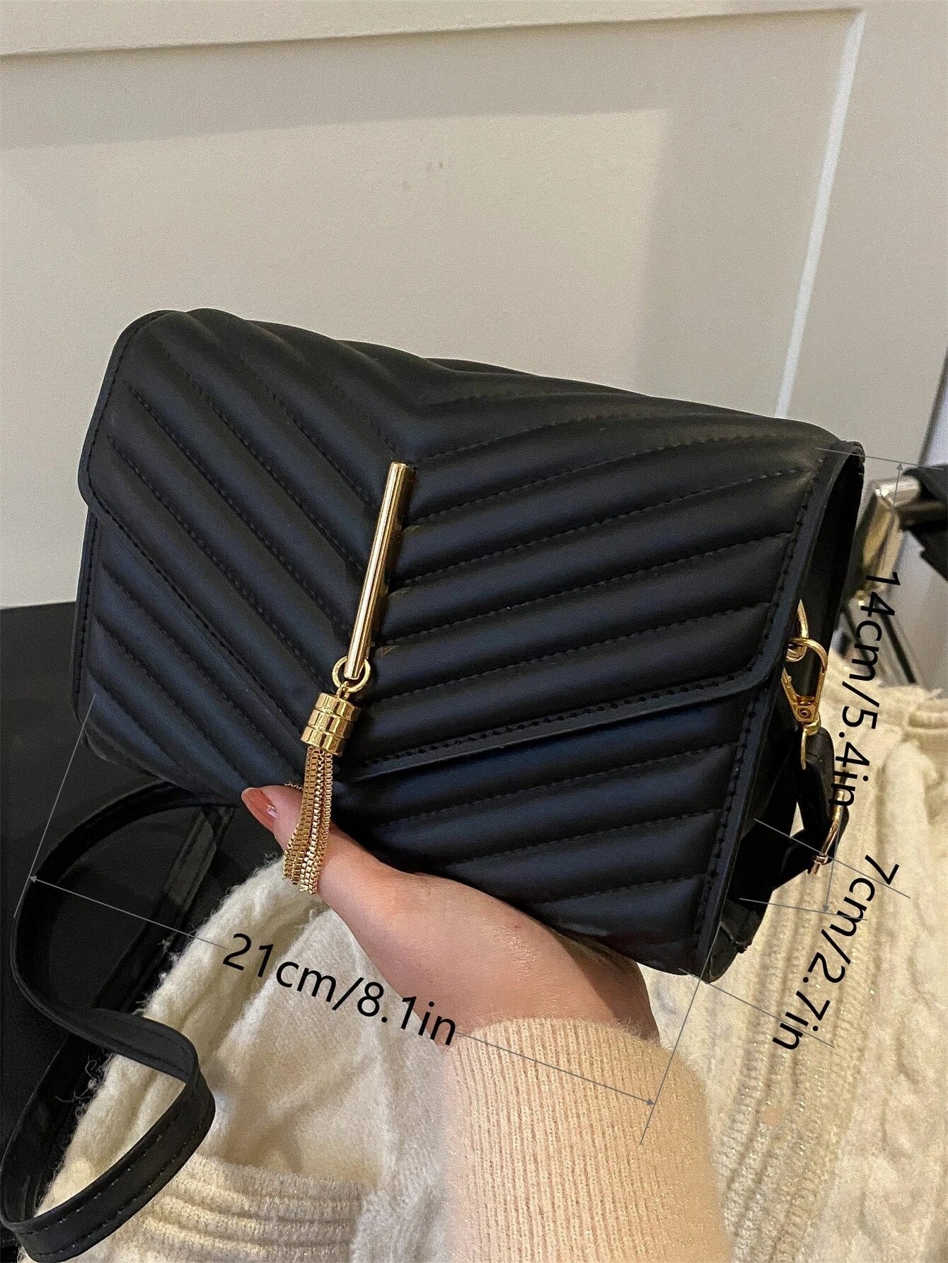 حقيبة مربع بسلساله ذهبية شنط وحقائب شنط