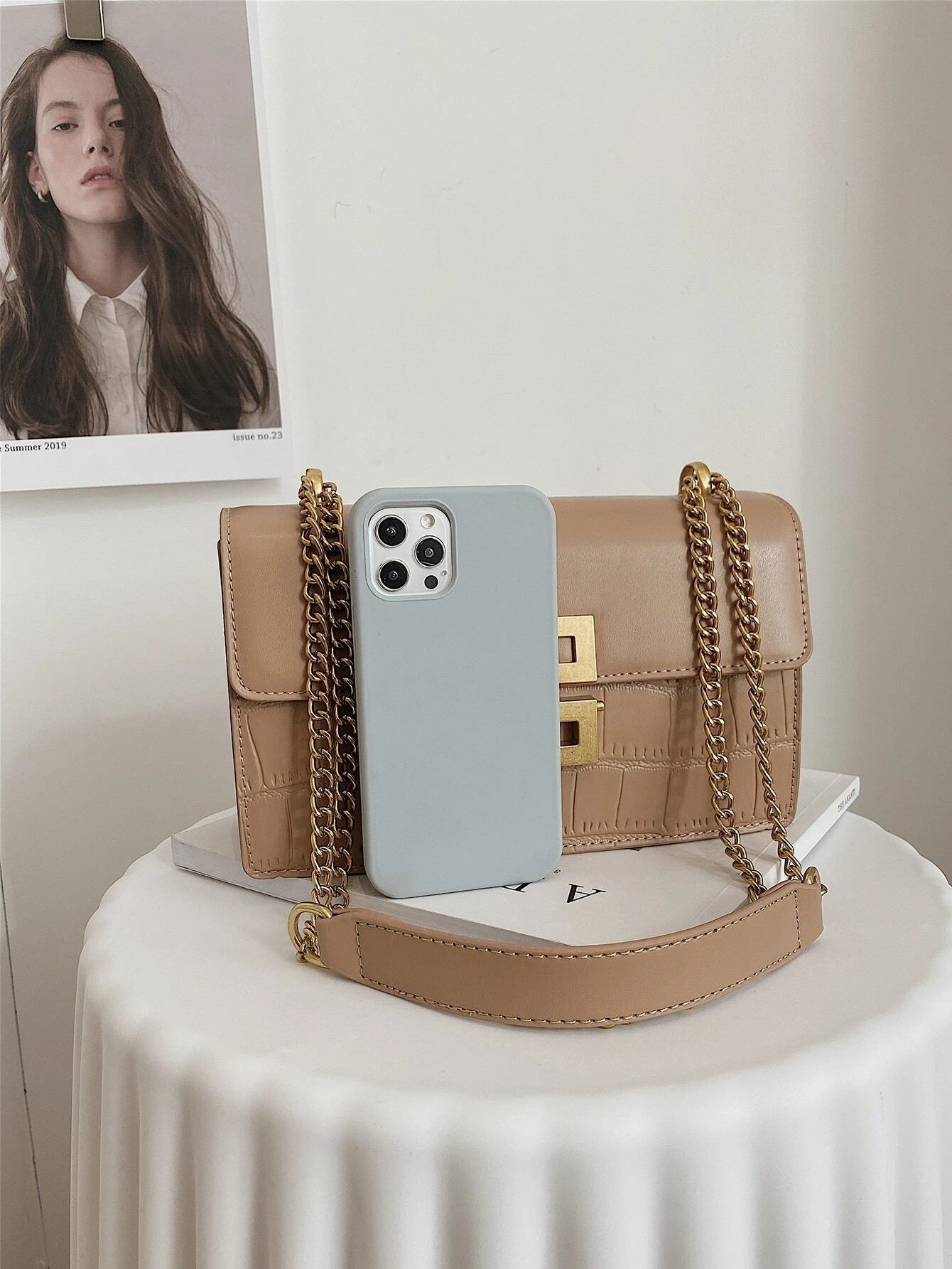 حقيبة مربع بقفل معدني ذهبي شنط وحقائب شنط