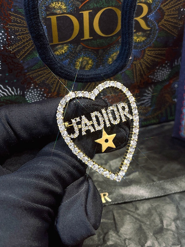 بروش ماركة ديور قلب بروش dior