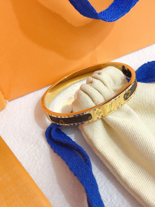 اسوارة لويس فيتون قولد لوقو اسواره louis vuitton