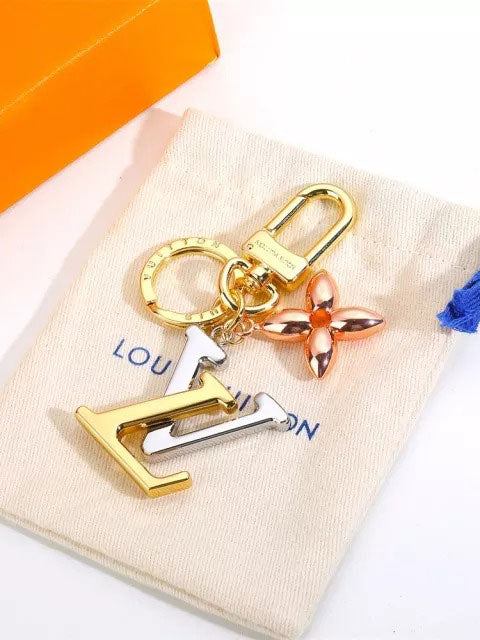 ميدالية لويس فيتون لوقو ميدالية louis vuitton ذهبي