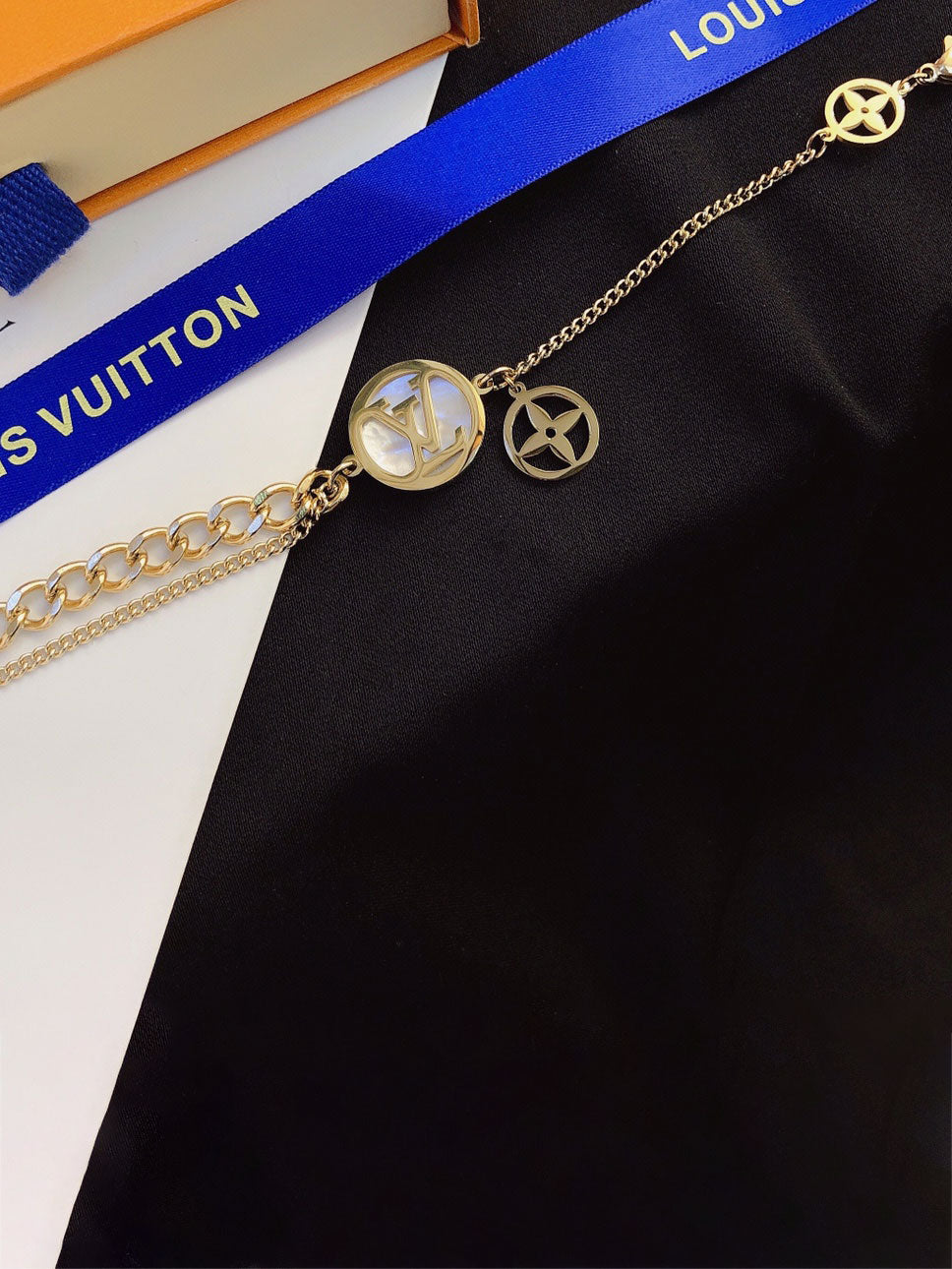 اساور لويس فيتون قولد اند وايت شيل اسواره louis vuitton