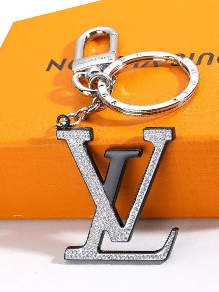 ميدالية لويس فيتون بلاك اند سلفر ميدالية louis vuitton