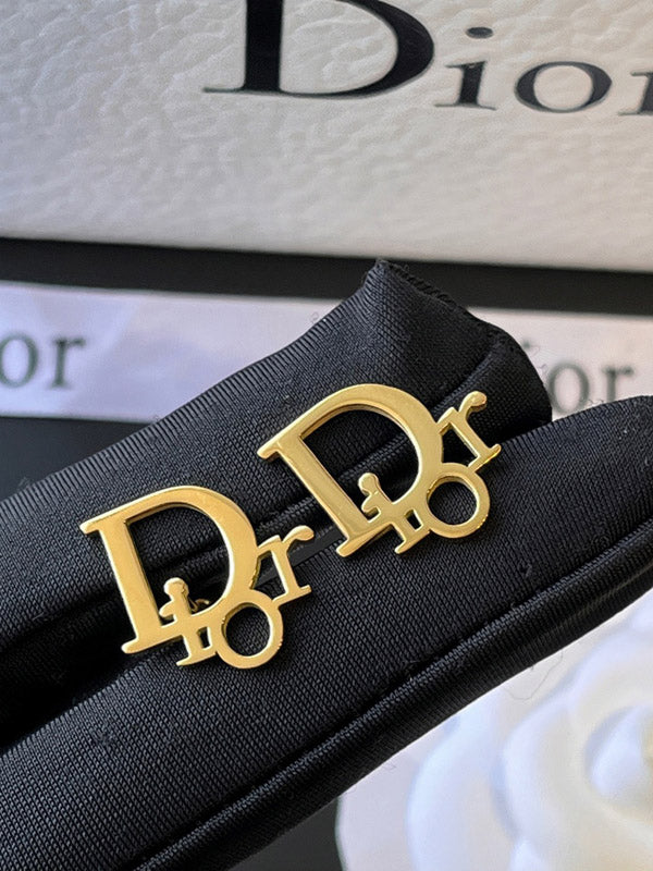 حلق ديور ميتال ذهبي حلق dior